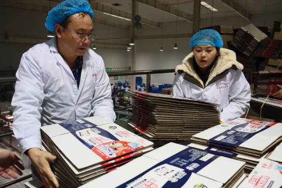 党员带头赴一线  助力春节保生产—荣耀网页版_荣耀（中国）别样“生产突击队”助力车间生产