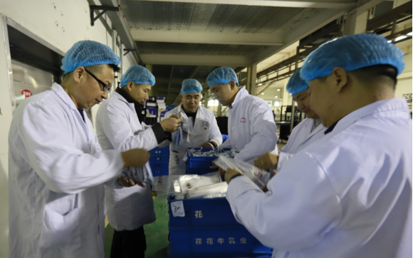 党员带头赴一线  助力春节保生产—荣耀网页版_荣耀（中国）别样“生产突击队”助力车间生产