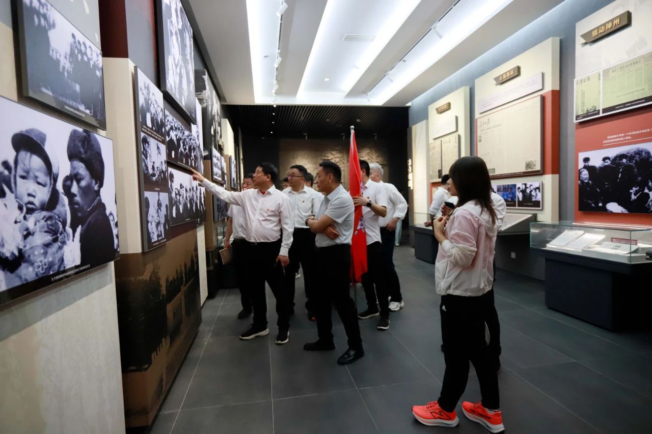 砥砺初心使命，汲取奋进力量丨荣耀网页版_荣耀（中国）乳业集团党委组织开展学习“焦裕禄精神”主题党日活动