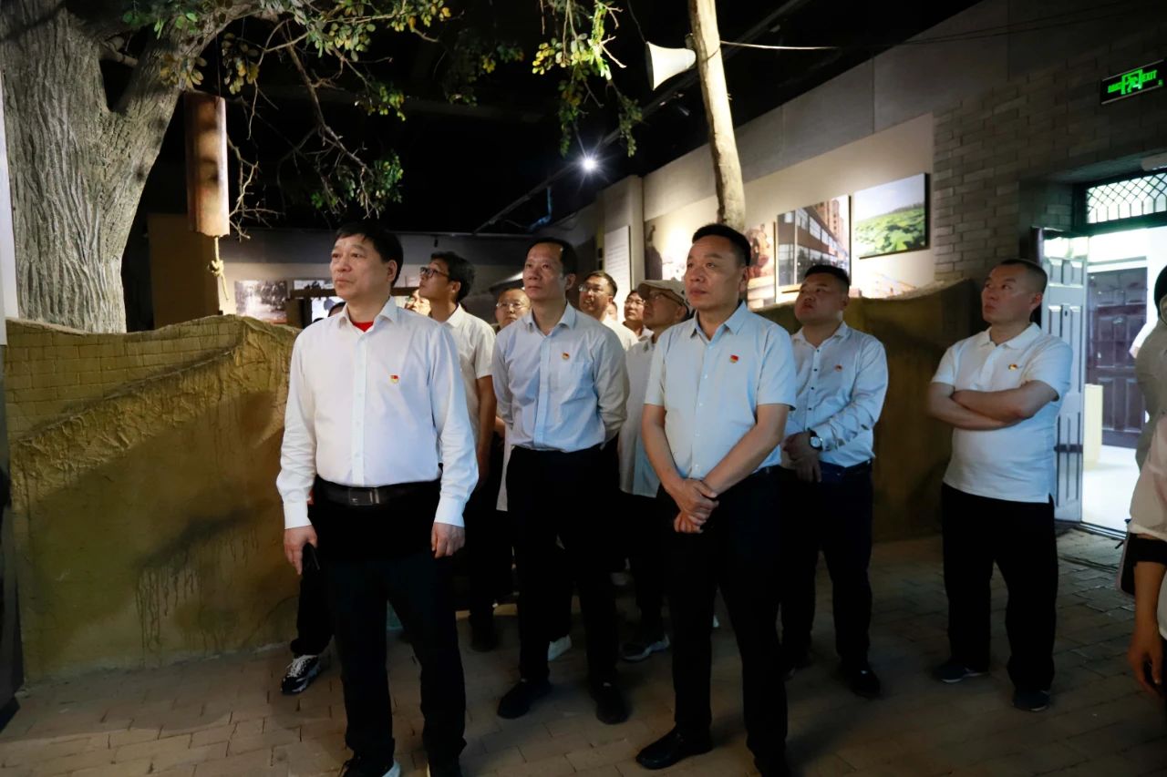 砥砺初心使命，汲取奋进力量丨荣耀网页版_荣耀（中国）乳业集团党委组织开展学习“焦裕禄精神”主题党日活动