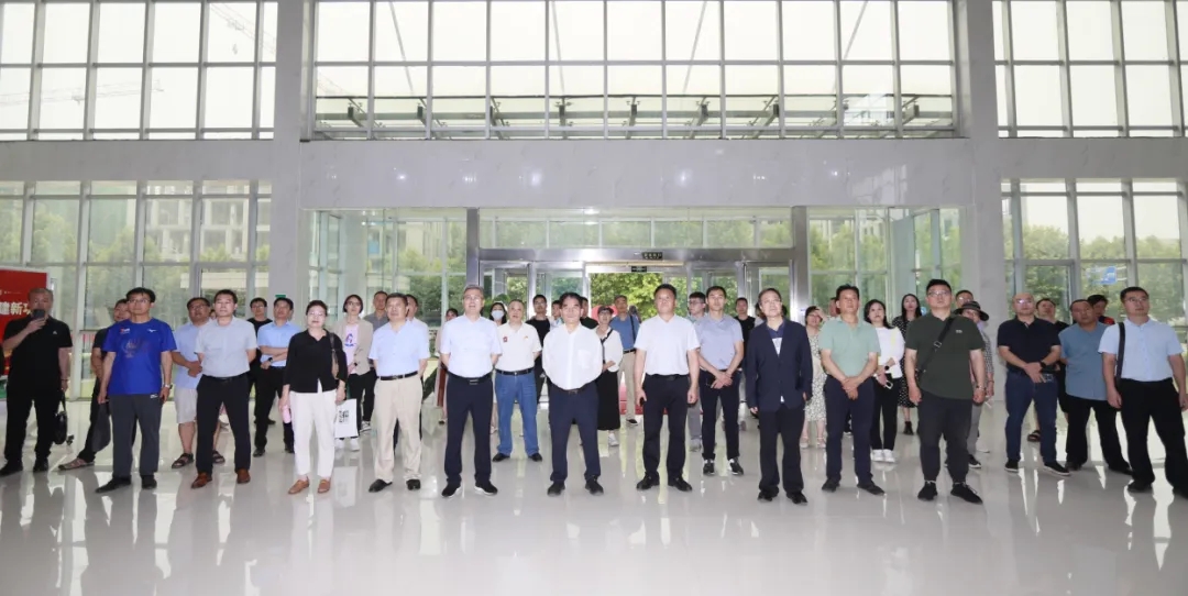 荣耀网页版_荣耀（中国）丨中国人民大学河南校友会莅临荣耀网页版_荣耀（中国）参观座谈