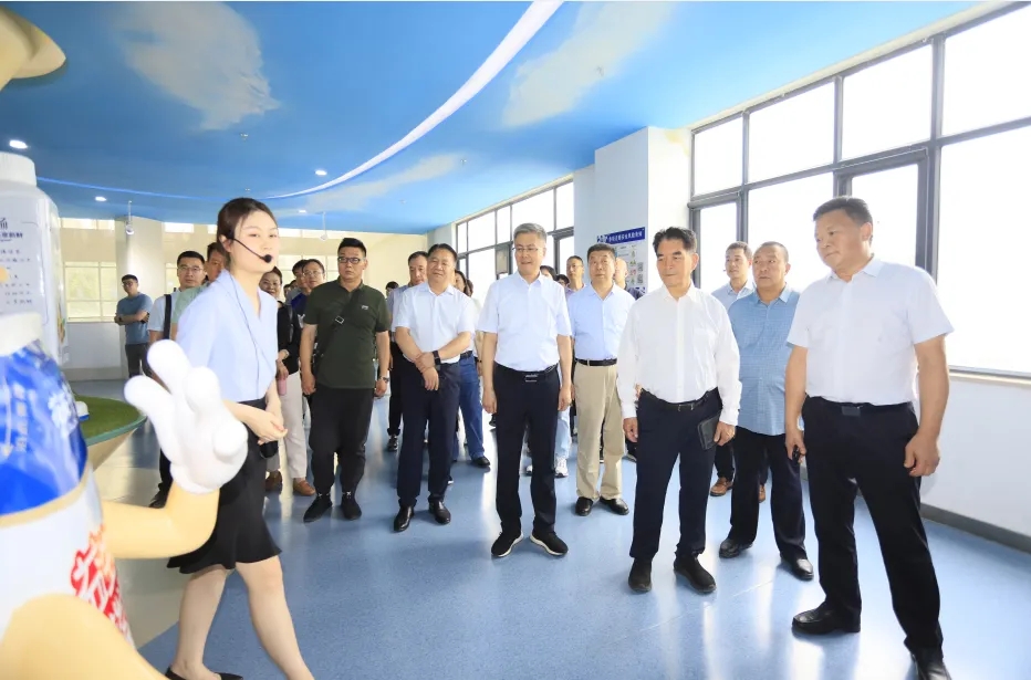 荣耀网页版_荣耀（中国）丨中国人民大学河南校友会莅临荣耀网页版_荣耀（中国）参观座谈