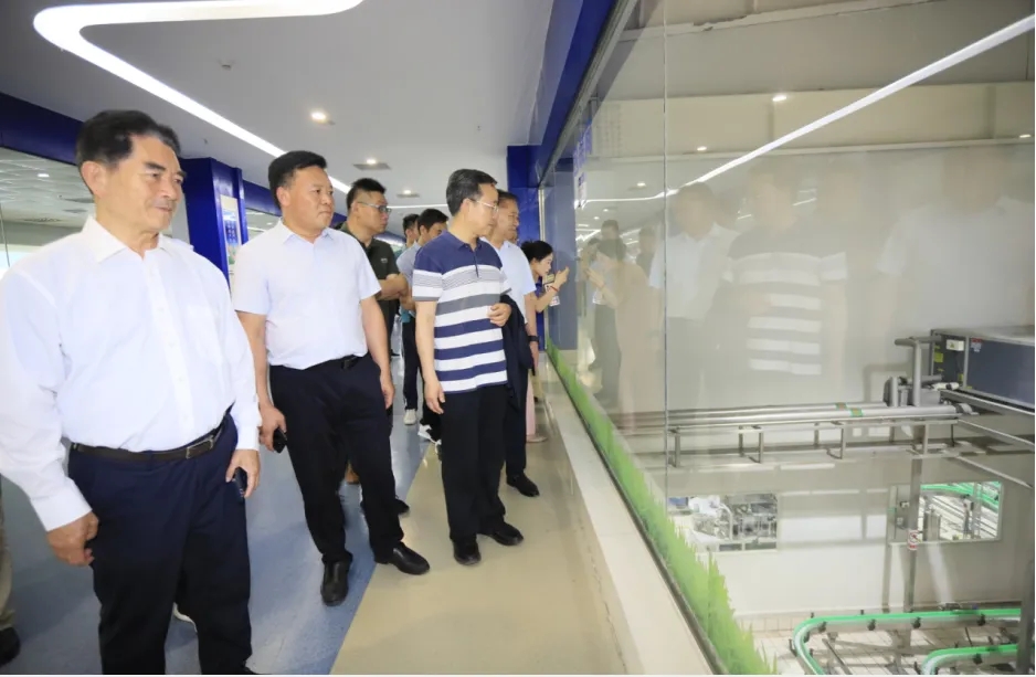 荣耀网页版_荣耀（中国）丨中国人民大学河南校友会莅临荣耀网页版_荣耀（中国）参观座谈