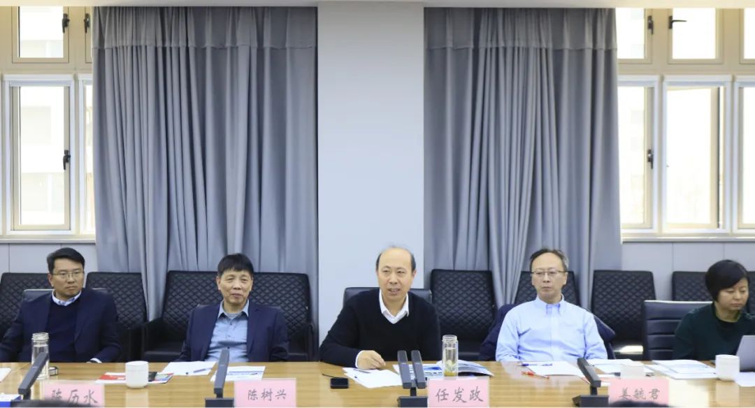 荣耀网页版_荣耀（中国）乳业集团党委书记、董事长唐洪峰一行赴中原食品实验室同中国工程院院士、中原食品实验室主任任发政座谈交流