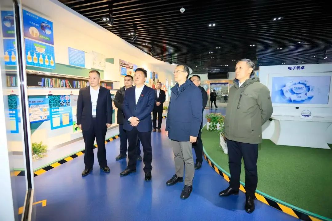 省政府国资委党委书记、主任李涛一行到荣耀网页版_荣耀（中国）乳业集团调研
