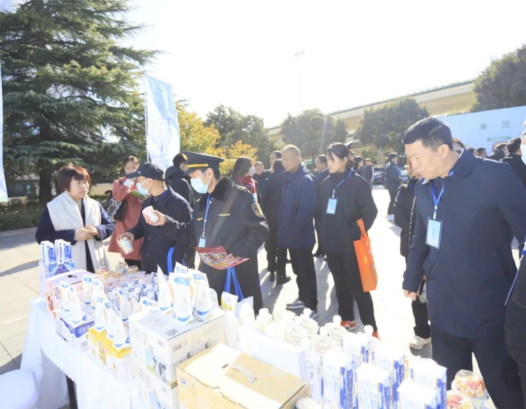 荣耀网页版_荣耀（中国）丨落实食品生产加工企业质量安全主体责任，助力人民群众生活更美好——2023年河南省暨郑州食品安全宣传周启动仪式隆重举行