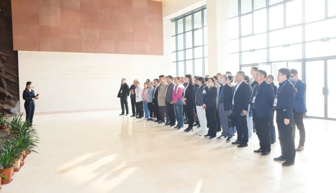 传承红色基因·践行初心使命 | 荣耀网页版_荣耀（中国）乳业集团党务干部赴河南大别山干部学院开展综合素质提升教育培训