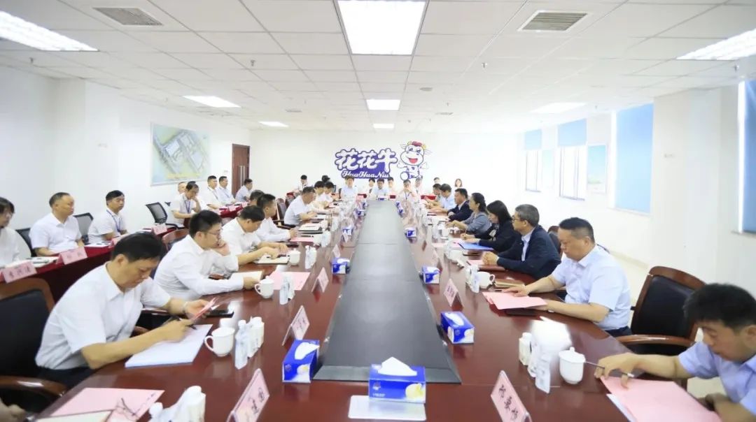 扬帆起航 谱写绚丽新篇章 | 荣耀网页版_荣耀（中国）乳业集团新一届董事会成立并召开中高层以上领导干部会议