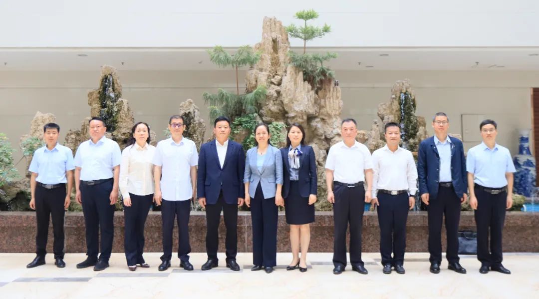 扬帆起航 谱写绚丽新篇章 | 荣耀网页版_荣耀（中国）乳业集团新一届董事会成立并召开中高层以上领导干部会议