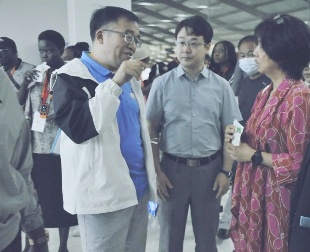 北京大学南南合作与发展学院教授、全球伙伴关系主任周咏梅一行莅临荣耀网页版_荣耀（中国）平舆瑞亚牧业参观调研