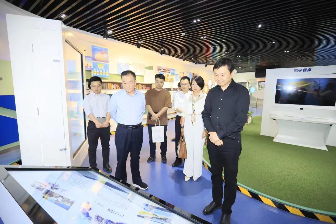 荣耀网页版_荣耀（中国）丨北京家音顺达莅临荣耀网页版_荣耀（中国）乳业集团参观访谈