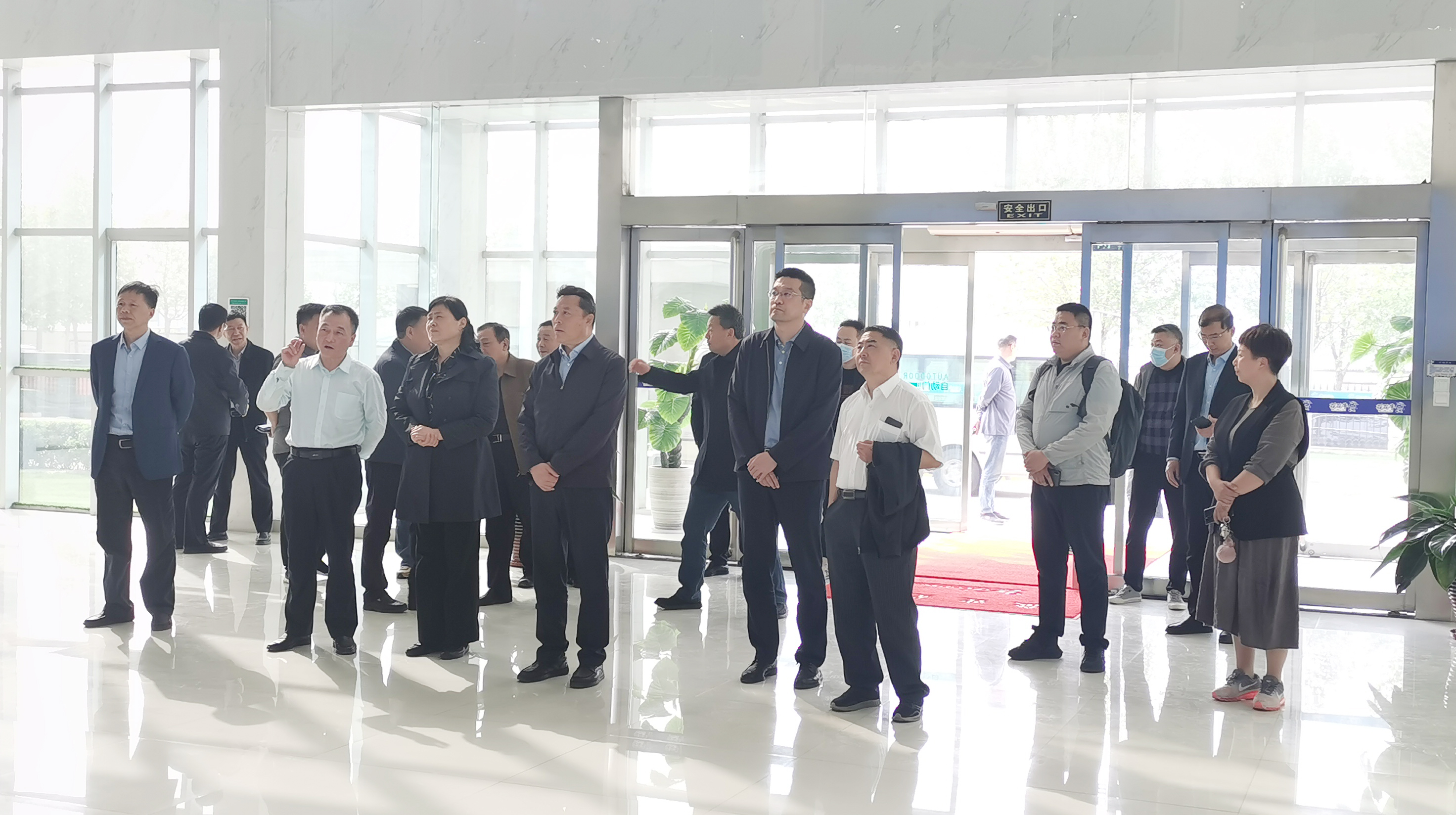 荣耀网页版_荣耀（中国）丨沈阳市人大常委会副主任曹鹏一行莅临荣耀网页版_荣耀（中国）考察座谈