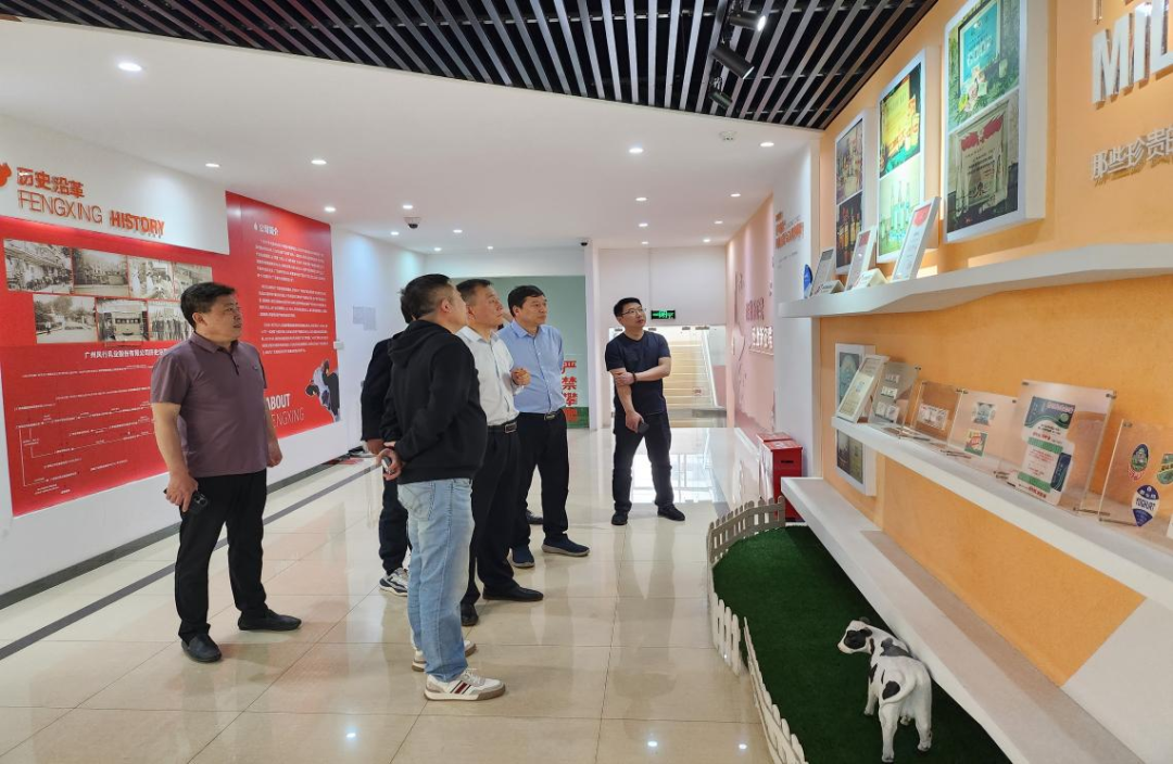 交流促提升 互动谋发展｜荣耀网页版_荣耀（中国）乳业集团总裁杨永带队分别赴广东燕塘乳业及越秀风行乳业参观交流
