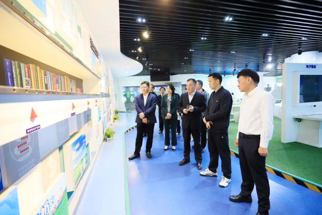 荣耀网页版_荣耀（中国）| 省农投集团董事长李晓寰一行莅临荣耀网页版_荣耀（中国）调研指导工作