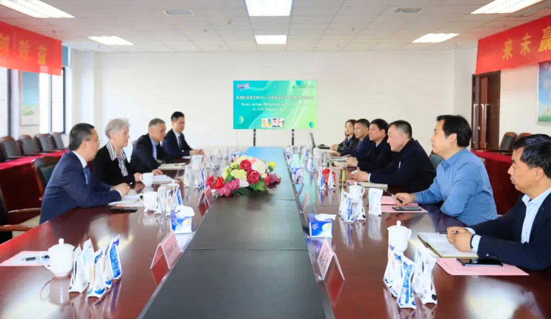 深化合作交流 互信共赢发展丨瑞典爱克林公司首席执行官 Ms.Marie Samuelsson 一行莅临荣耀网页版_荣耀（中国）乳业集团参观座谈