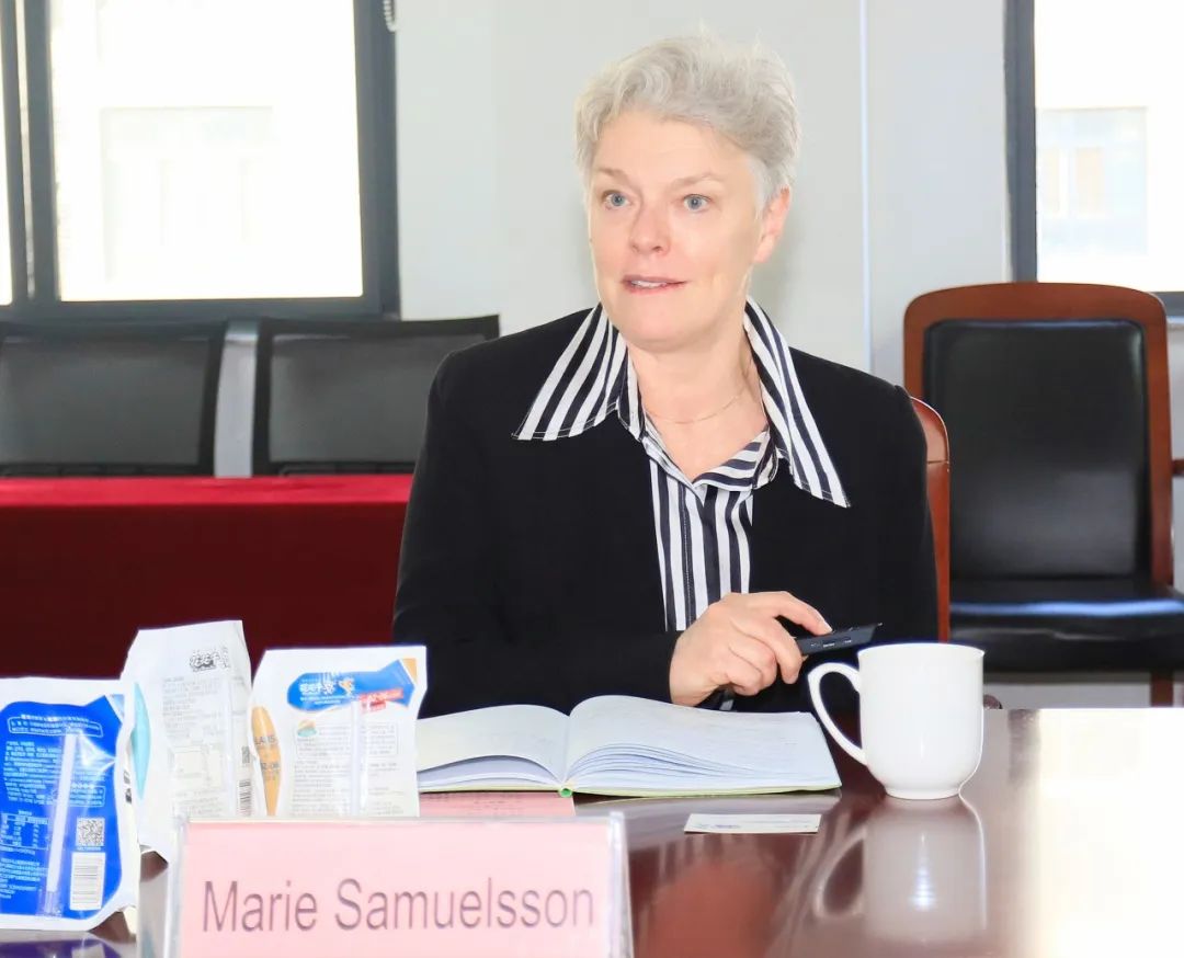 深化合作交流 互信共赢发展丨瑞典爱克林公司首席执行官 Ms.Marie Samuelsson 一行莅临荣耀网页版_荣耀（中国）乳业集团参观座谈