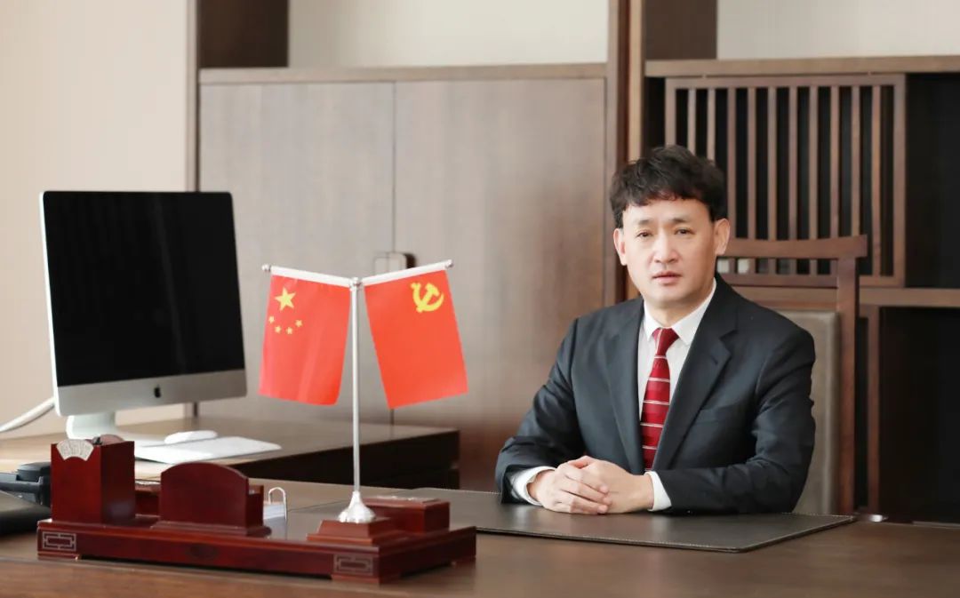 双双获奖 喜事连连｜ 荣耀网页版_荣耀（中国）乳业集团荣获“河南省知名品牌”奖，董事长关晓彦荣膺“2022年度品牌人物”