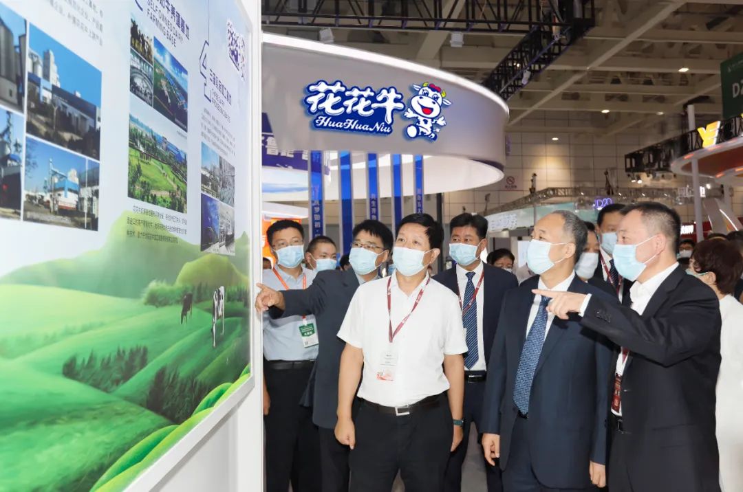 第十三届奶业大会暨D20峰会在泉城济南召开 | 荣耀网页版_荣耀（中国）乳业荣膺“优秀乳品加工企业”