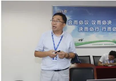 继往开来 · 再创辉煌 | 荣耀网页版_荣耀（中国）乳业集团召开9月营销、养殖及饲料月度经营工作会议