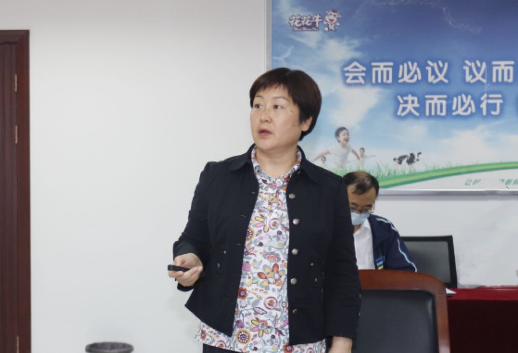 继往开来 · 再创辉煌 | 荣耀网页版_荣耀（中国）乳业集团召开9月营销、养殖及饲料月度经营工作会议