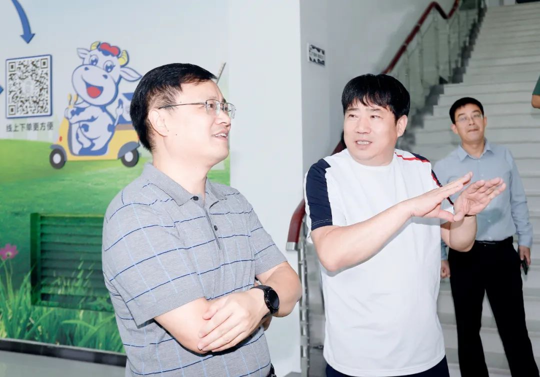 快讯｜社旗县人民政府县长关文波一行莅临荣耀网页版_荣耀（中国）乳业集团参观考察