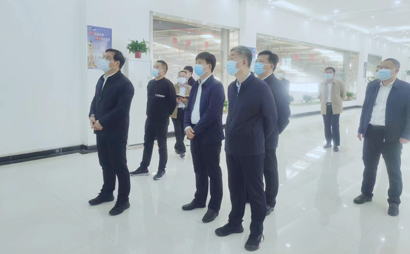 驻马店市委副书记、市长李跃勇一行 莅临荣耀网页版_荣耀（中国）乳业集团新蔡豫信瑞亚牧场调研