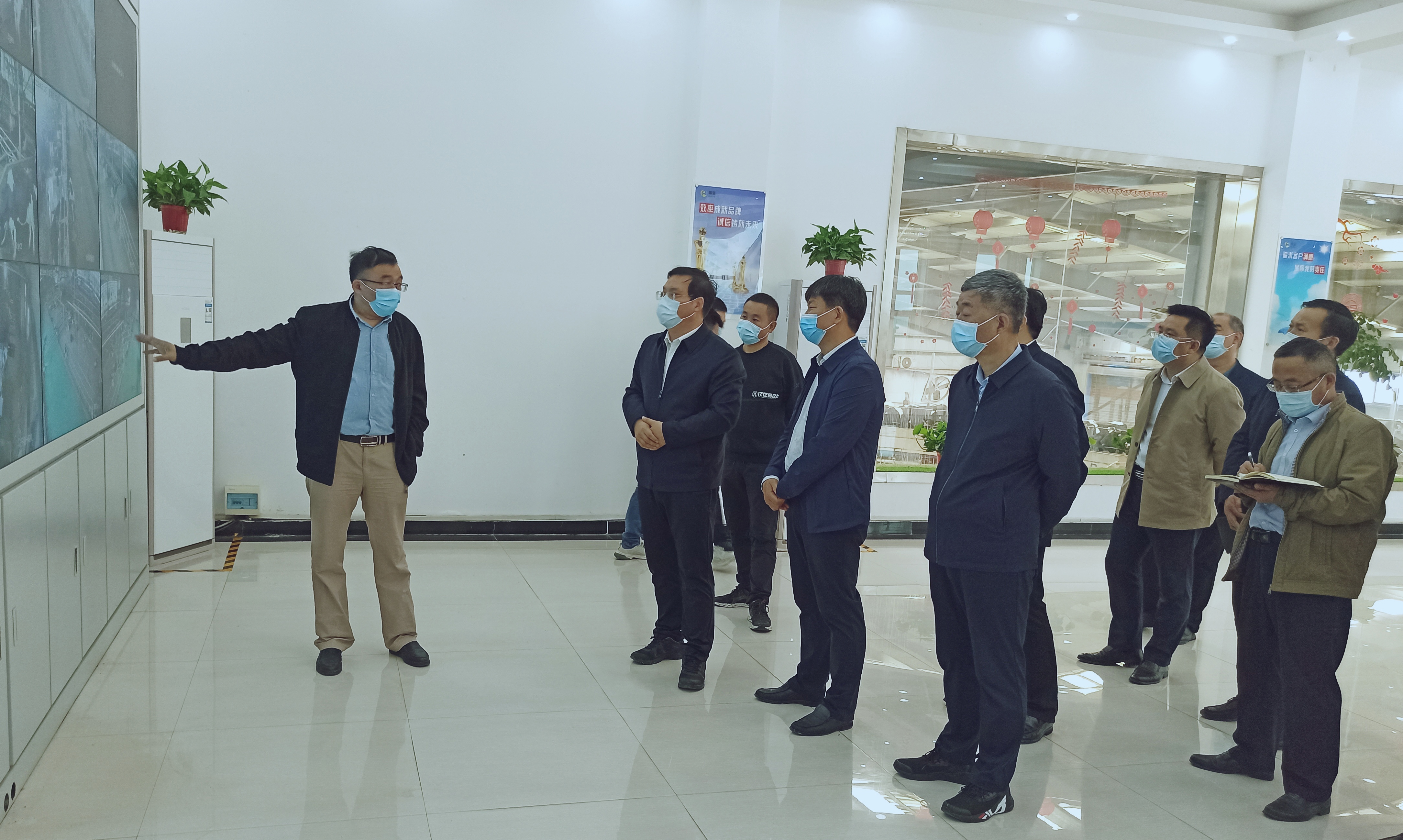 驻马店市委副书记、市长李跃勇一行 莅临荣耀网页版_荣耀（中国）乳业集团新蔡豫信瑞亚牧场调研