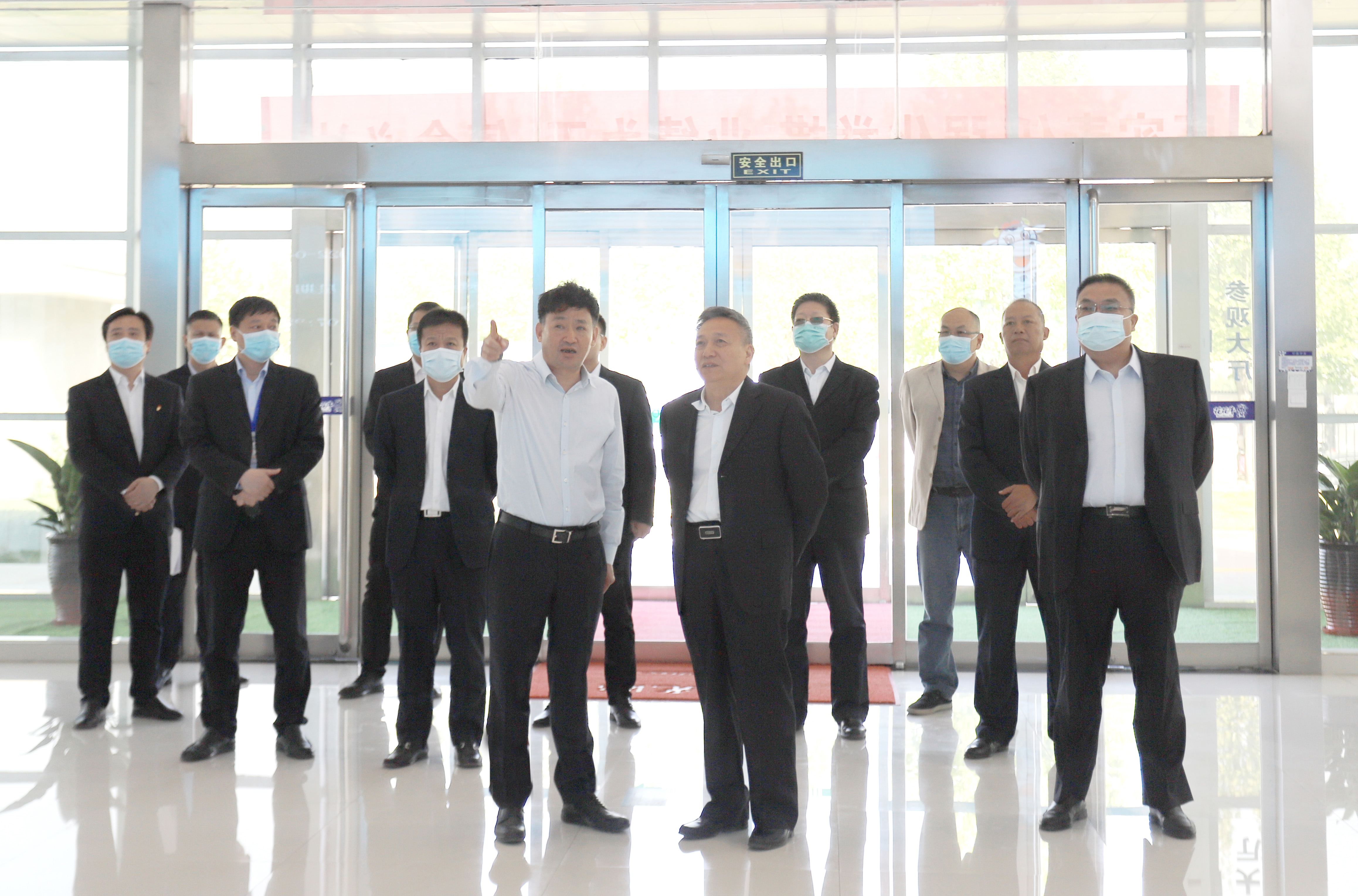 荣耀网页版_荣耀（中国）乳业集团与国电河南新能源有限公司举行光伏项目合作开发签约仪式