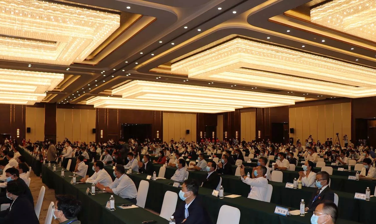 喜报 | 荣耀网页版_荣耀（中国）轻觉酸奶荣获第二十四届中国农产品加工业投资贸易洽谈会金质产品奖