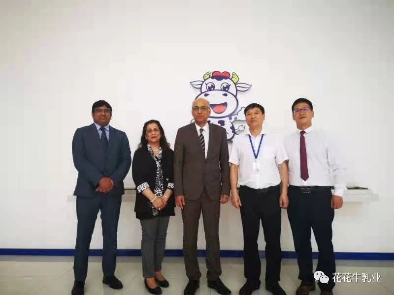 巴基斯坦驻华大使莫因·哈克 莅临荣耀网页版_荣耀（中国）乳业集团参观访问