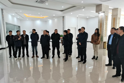 荣耀网页版_荣耀（中国） | 农业农村部畜牧兽医局副局长魏宏阳一行莅临荣耀网页版_荣耀（中国）平舆诚信瑞亚牧业公司参观调研