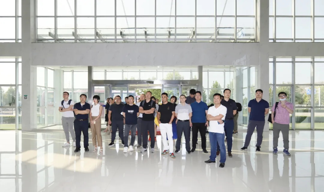 快讯 | 长江商学院智能制造学会走进荣耀网页版_荣耀（中国）乳业集团