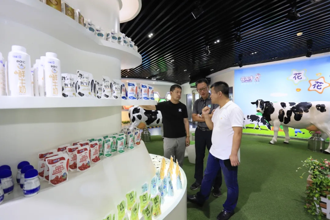 快讯 | 长江商学院智能制造学会走进荣耀网页版_荣耀（中国）乳业集团