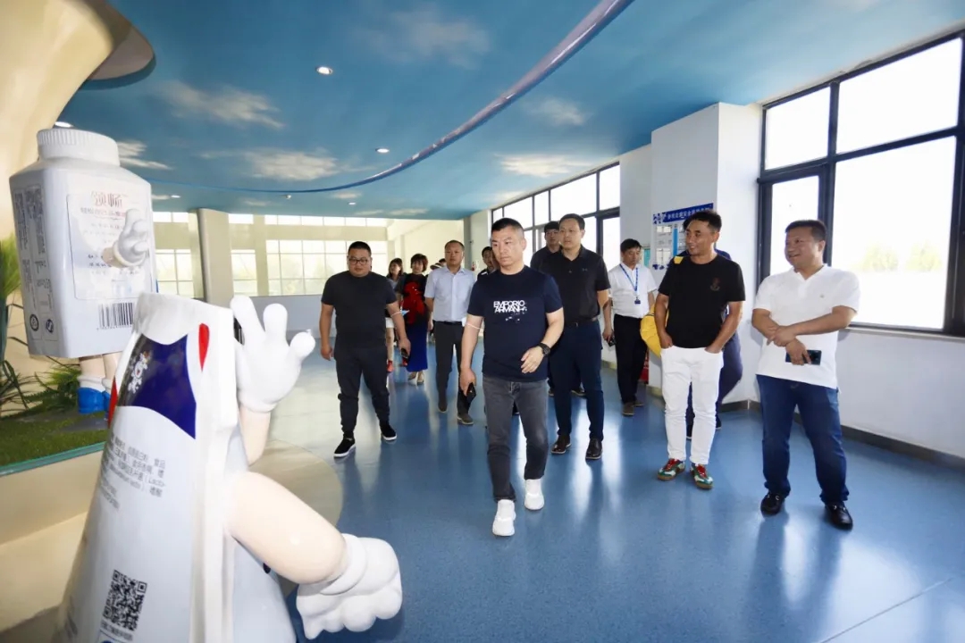 快讯 | 长江商学院智能制造学会走进荣耀网页版_荣耀（中国）乳业集团