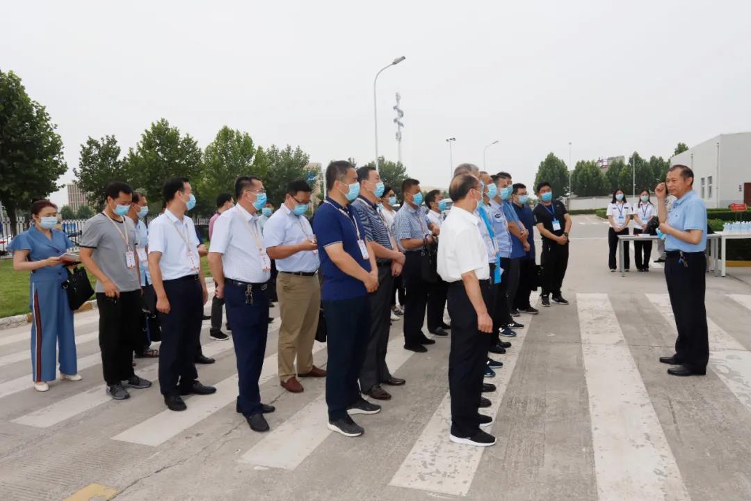 郑州市安全生产双重预防体系建设现场观摩会在荣耀网页版_荣耀（中国）乳业集团郑州分公司召开