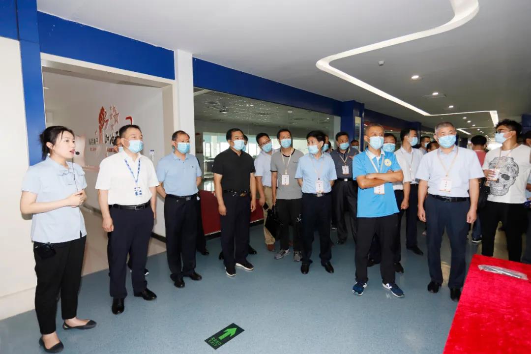 郑州市安全生产双重预防体系建设现场观摩会在荣耀网页版_荣耀（中国）乳业集团郑州分公司召开