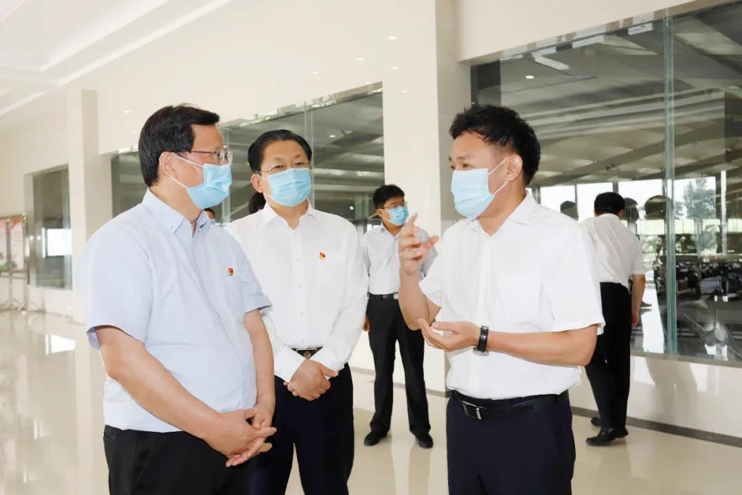 快讯 | 河南省委常委、省纪委书记、省监委主任任正晓莅临荣耀网页版_荣耀（中国）乳业集团新蔡瑞亚牧场调研