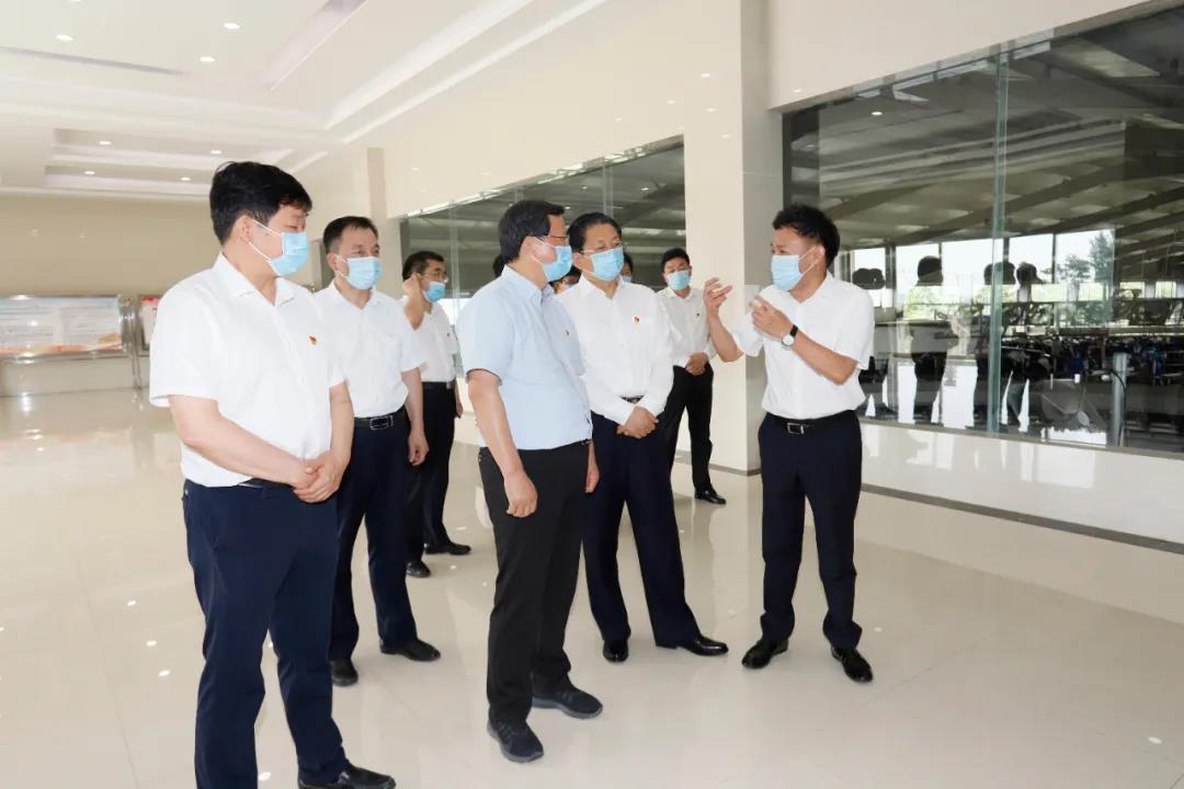 快讯 | 河南省委常委、省纪委书记、省监委主任任正晓莅临荣耀网页版_荣耀（中国）乳业集团新蔡瑞亚牧场调研