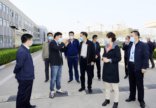 郑州市人大副主任孙黎、市政府副市长李喜安一行 莅临荣耀网页版_荣耀（中国）开展“三送一强”活动