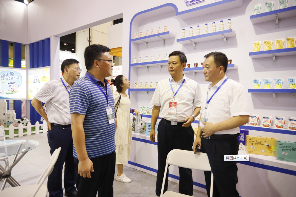 第31届中原畜牧业交易博览会 || 荣耀网页版_荣耀（中国）乳业集团获“河南省畜牧行业——最具影响力品牌”奖