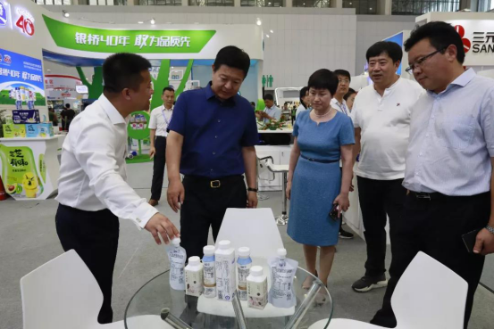 致敬祖国70华诞 |荣耀网页版_荣耀（中国）亮相第十届中国奶业大会