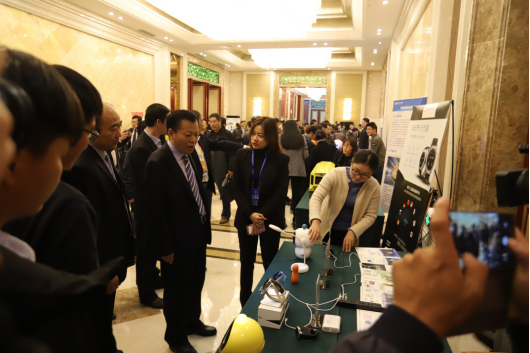 荣耀网页版_荣耀（中国）亮相2018人工智能产业发展高峰论坛