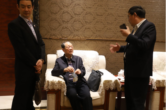 荣耀网页版_荣耀（中国）亮相2018人工智能产业发展高峰论坛