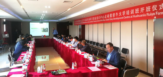 中原地区首个“荷兰奶业技术中心”落户荣耀网页版_荣耀（中国） ——中荷奶业发展中心和河南荣耀网页版_荣耀（中国）携手助力中国奶业发展