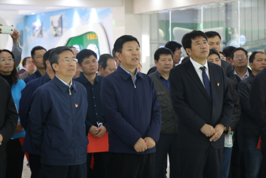 河南省农牧业产业扶贫工作观摩团莅临荣耀网页版_荣耀（中国）集团·鲁山瑞亚牧业有限公司参观考察