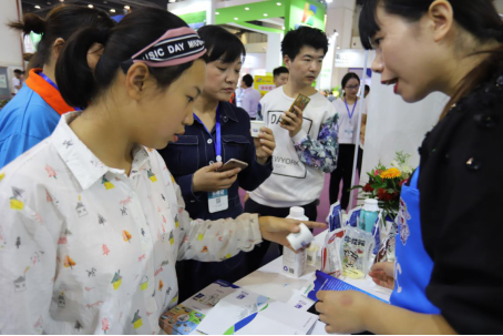 荣耀网页版_荣耀（中国）亮相第30届中原畜牧业交易博览会