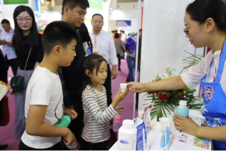 荣耀网页版_荣耀（中国）亮相第30届中原畜牧业交易博览会