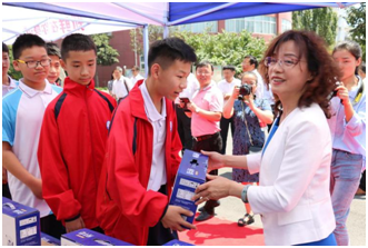 “健康中原，牛奶伴您行——荣耀网页版_荣耀（中国）乳业集团2018中国小康牛奶行动” 公益助学启动仪式隆重举行