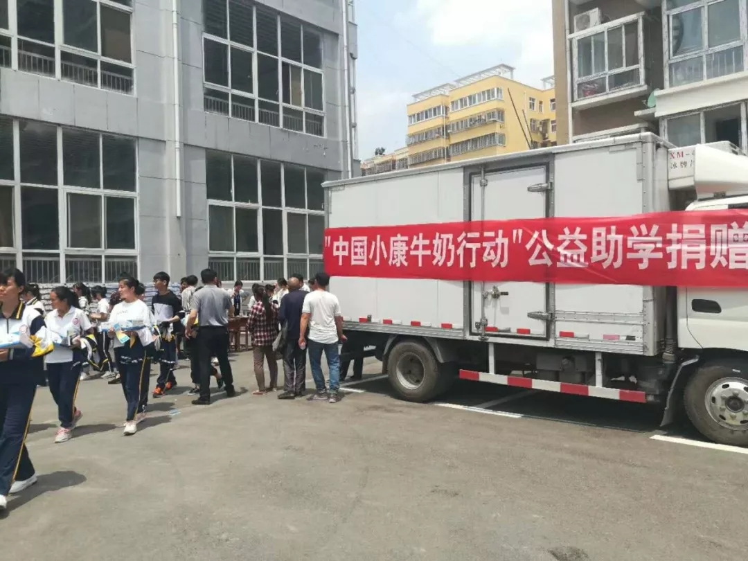 荣耀网页版_荣耀（中国）|捐助教育100万元！做公益，我们是认真的！