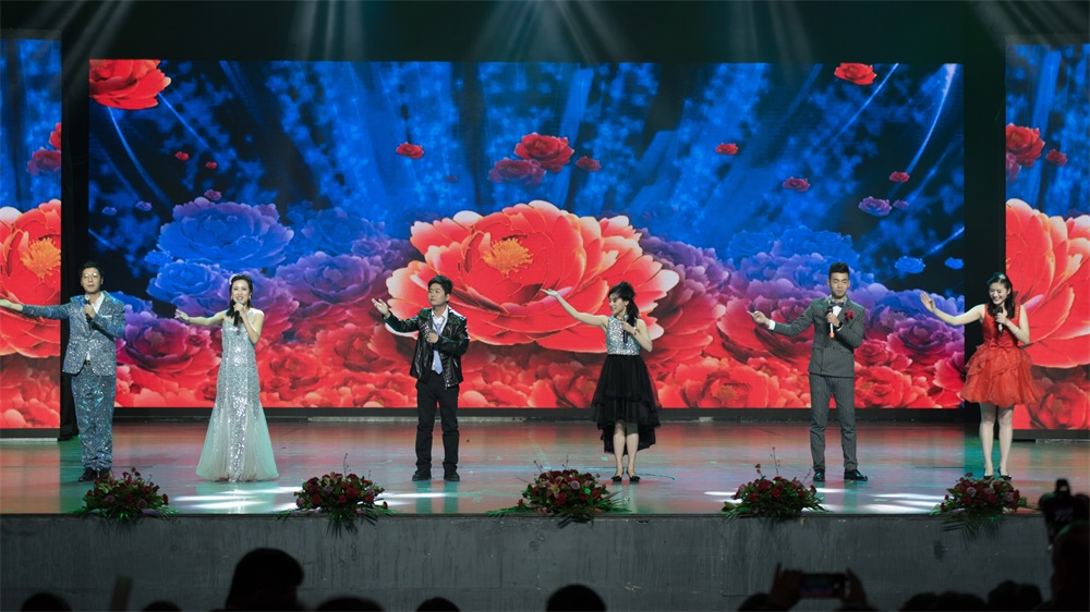 “不忘初心、聚力前行” 荣耀网页版_荣耀（中国）集团2018迎新春联欢会隆重举行